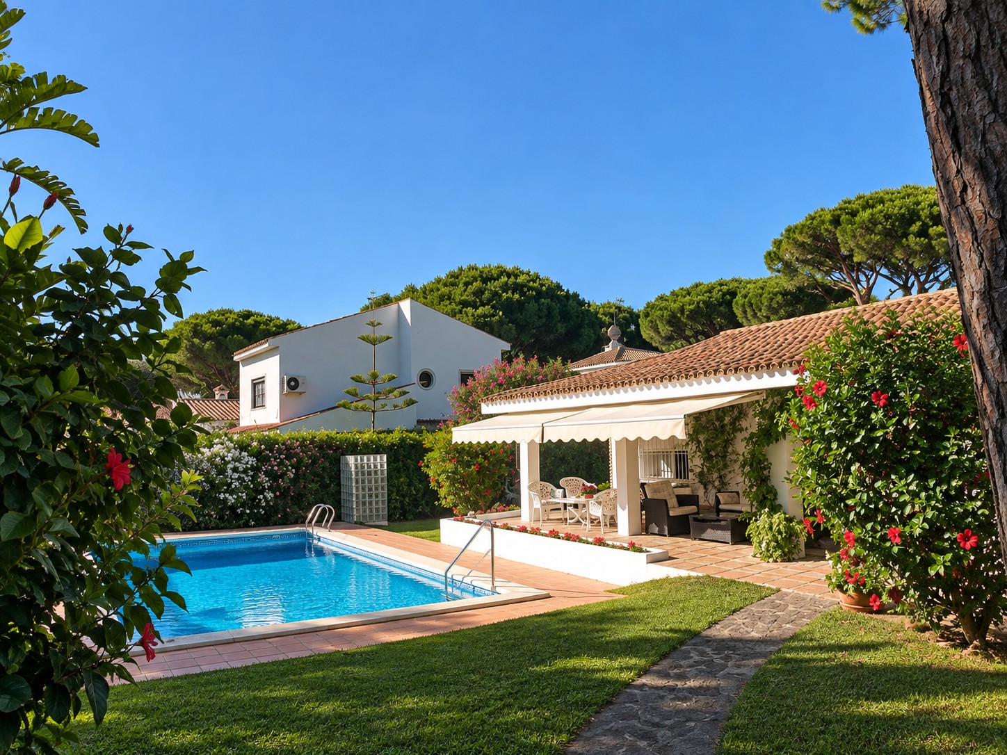 Chalet de una planta con piscina en Vistahermosa — Vistahermosa, El Puerto de Santa María (3)