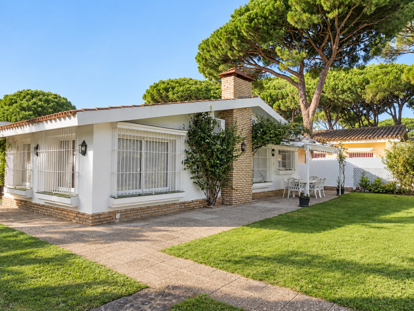 Chalet de una planta con piscina en Vistahermosa — Vistahermosa, El Puerto de Santa María (4)