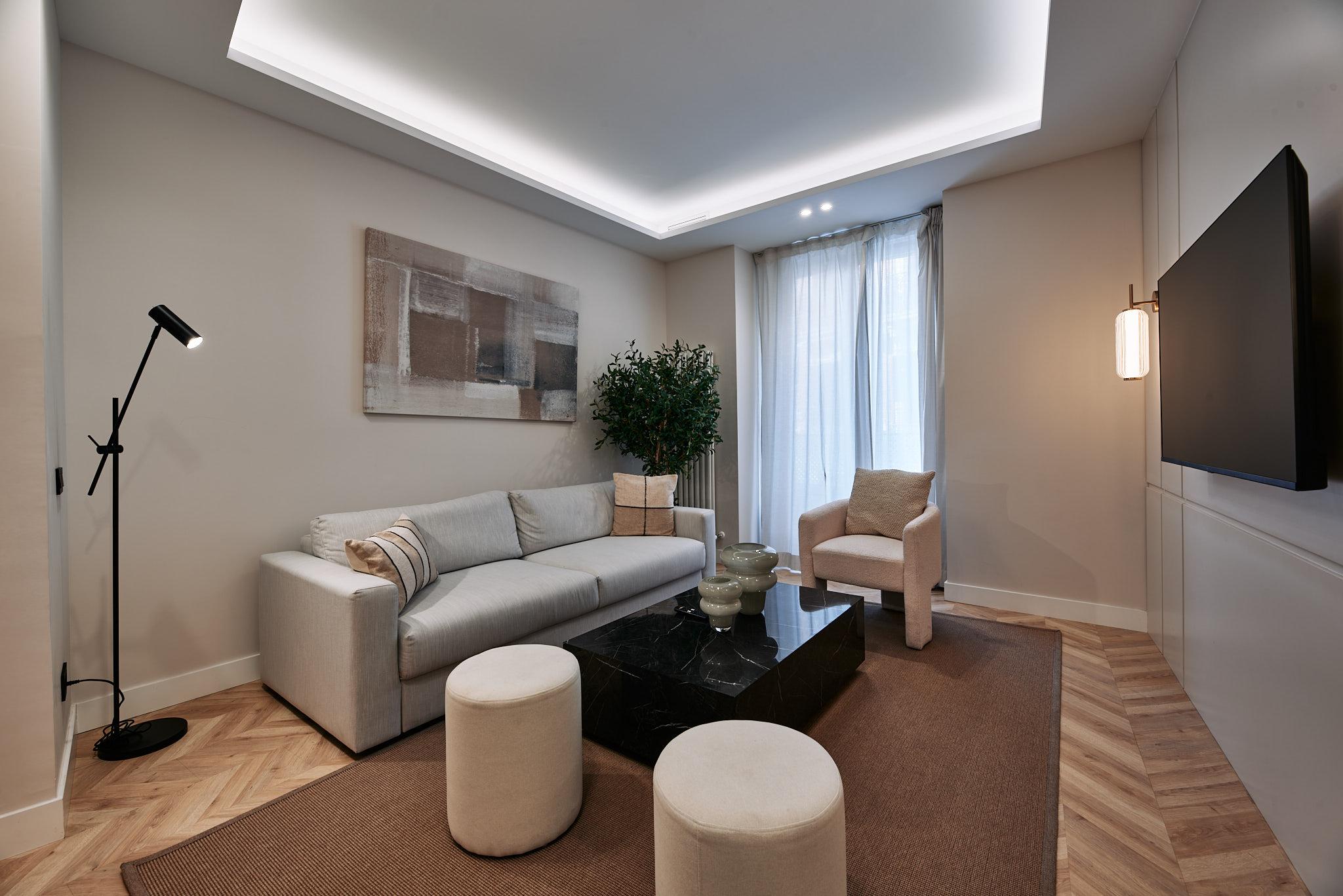 Piso de 3 dormitorios en Tetuán 20 — Sol, Madrid