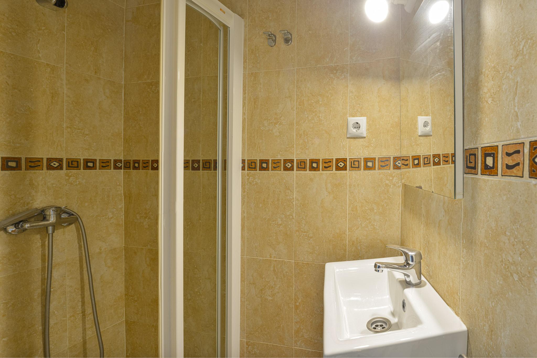Piso de 3 dormitorios en Isabel la Católica 7 — Palacio, Madrid (2)