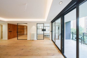 Piso exterior con terraza en Calle de Pedro Teixeira (Tetuán) — Cuatro Caminos (Tetuán), Madrid (2)