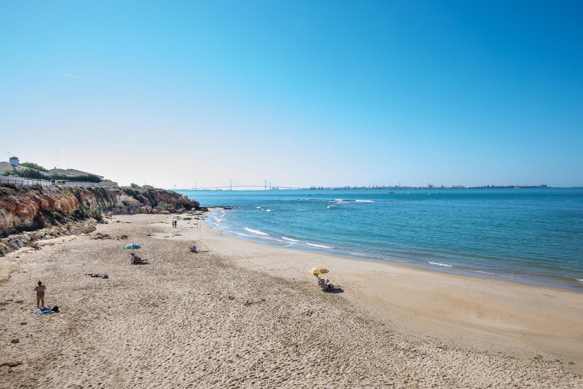 Chalet con piscina junto a la playa en Vistahermosa-Fuentebravía — Vistahermosa - Fuentebravía, El Puerto de Santa María (2)