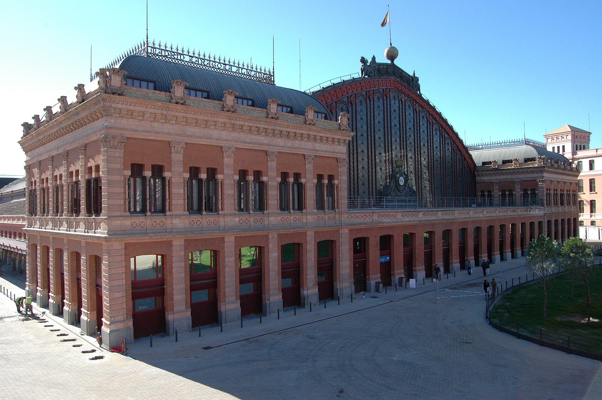 Salamanca rompe los 10.000 €/m² mientras Madrid cede en compraventas