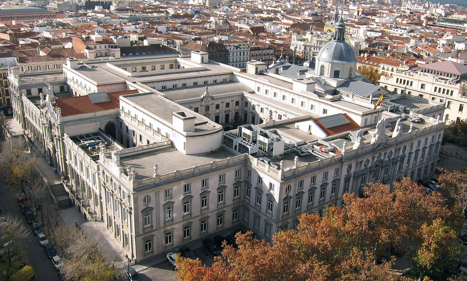 España encarecerá vivienda 8% en 2026 pese a caída de compraventas