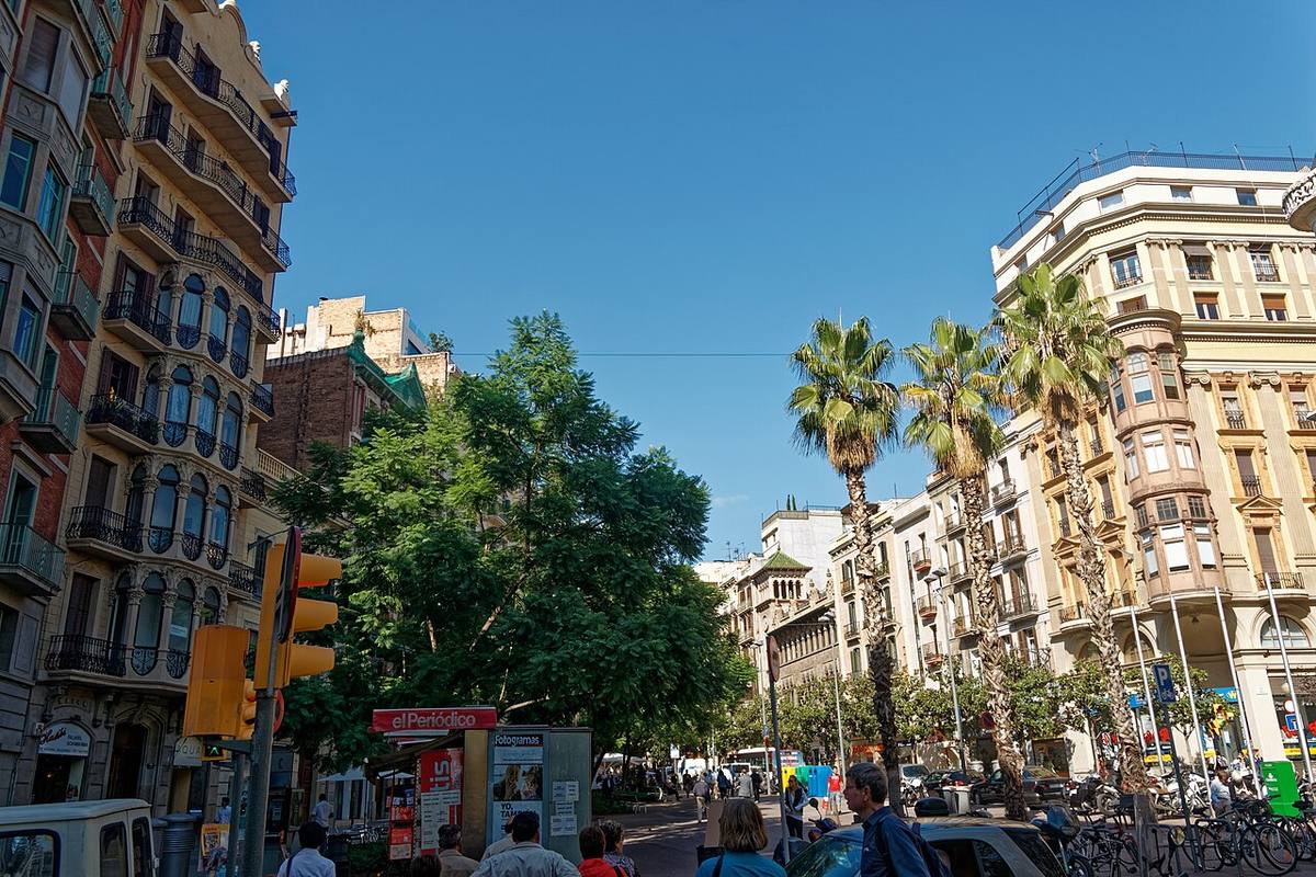 Fachadas de edificios históricos en el entorno del Passeig de Gràcia de Barcelona.