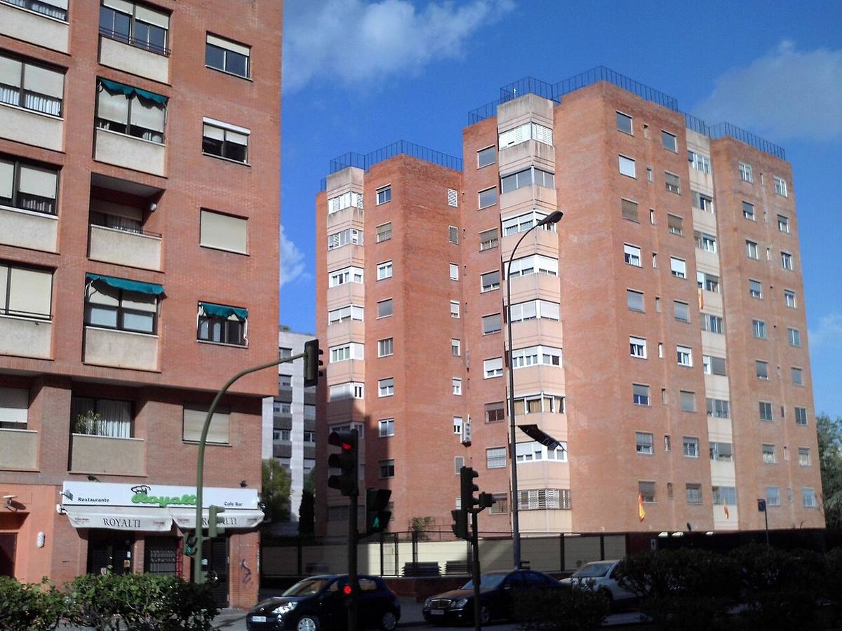 Bloques de edificios residenciales en una zona urbana de España.