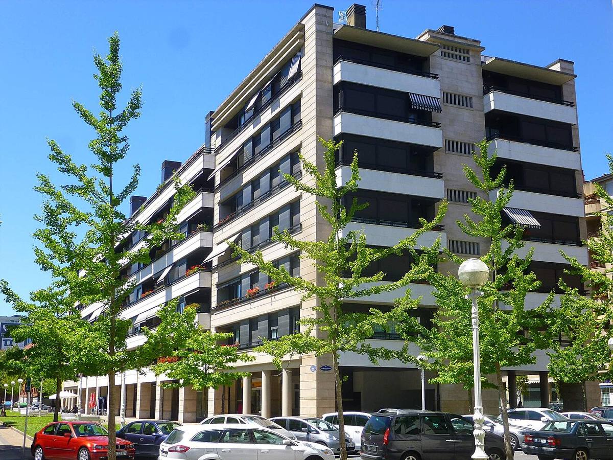 Bloque de viviendas en la avenida de Tolosa, San Sebastián.