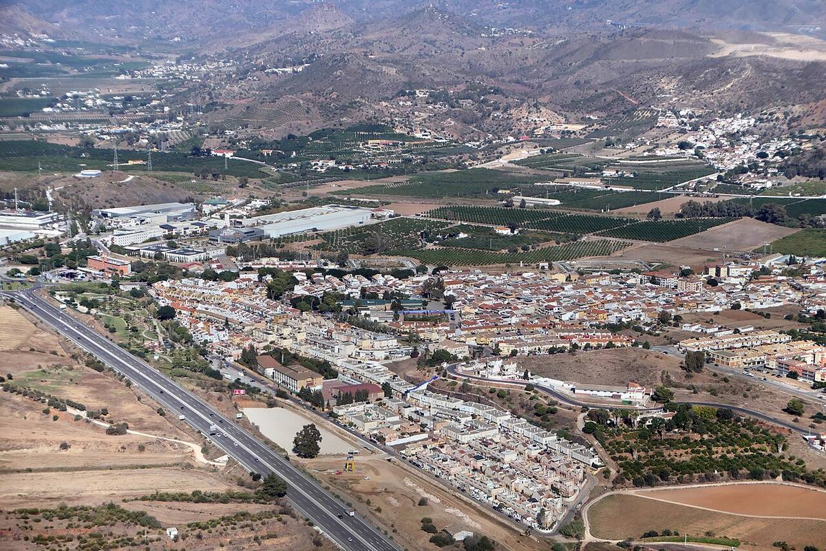 Vista aérea de núcleos residenciales y áreas de expansión en Campanillas, Málaga.