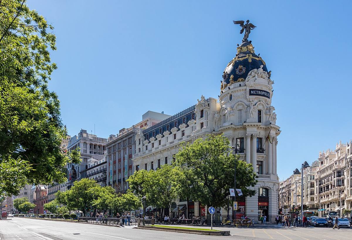 El edificio Metrópolis en la intersección de la calle de Alcalá y la Gran Vía.