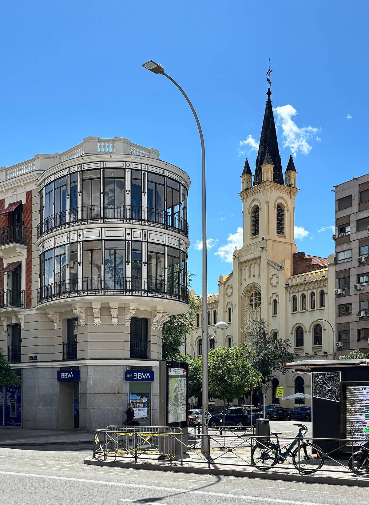 Edificio de viviendas en Madrid, ejemplo del mercado inmobiliario residencial español.