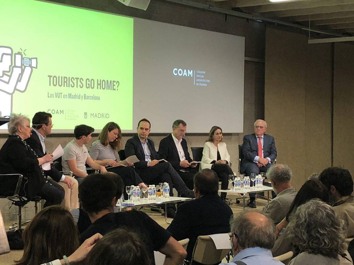 Mesa redonda sobre el derecho a la vivienda y el mercado del alquiler en el COAM.