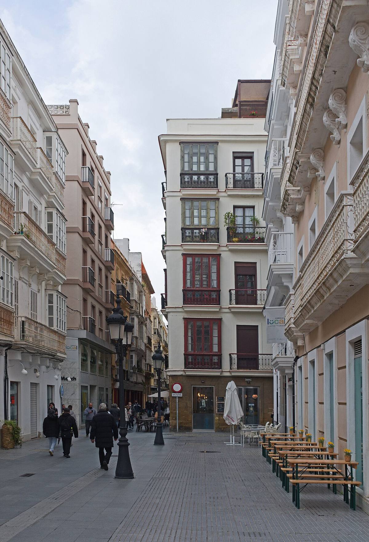 Edificios residenciales en la calle Nueva de Cádiz.