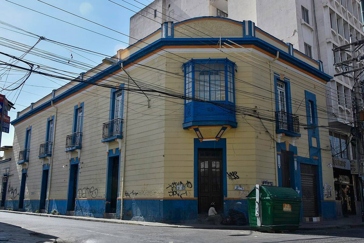 Edificio de viviendas en una zona urbana.