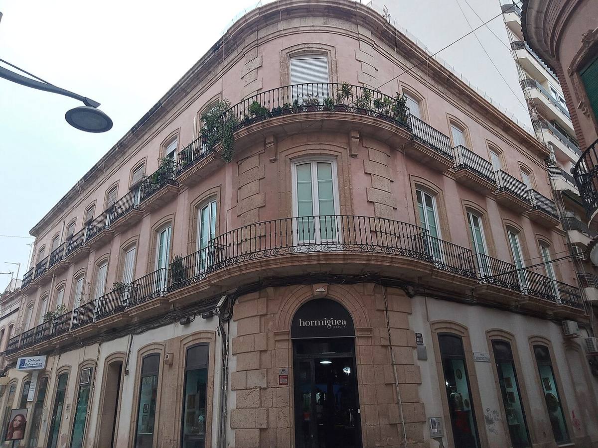 Edificio residencial situado en la calle Murcia.