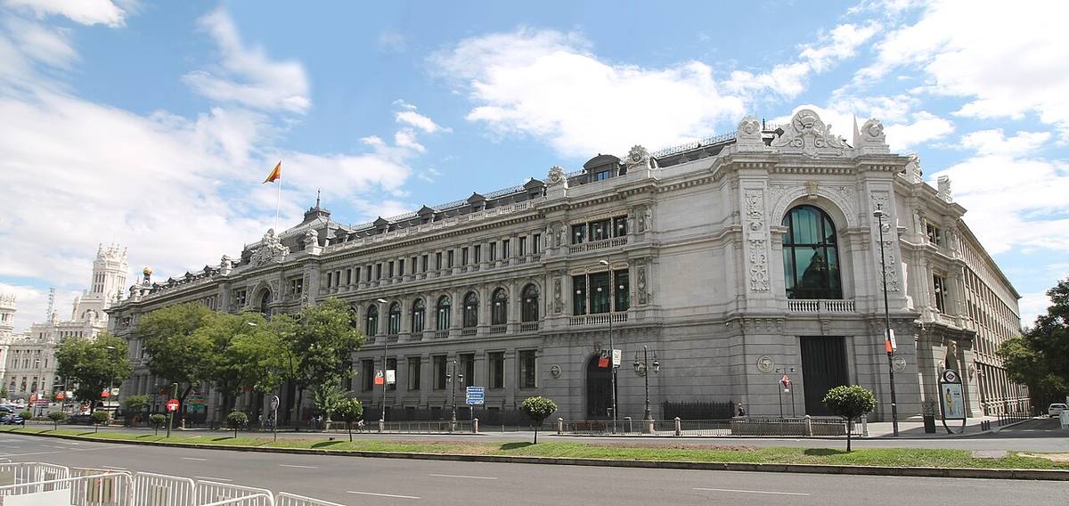 Vista lateral del edificio del Banco de España en Madrid.