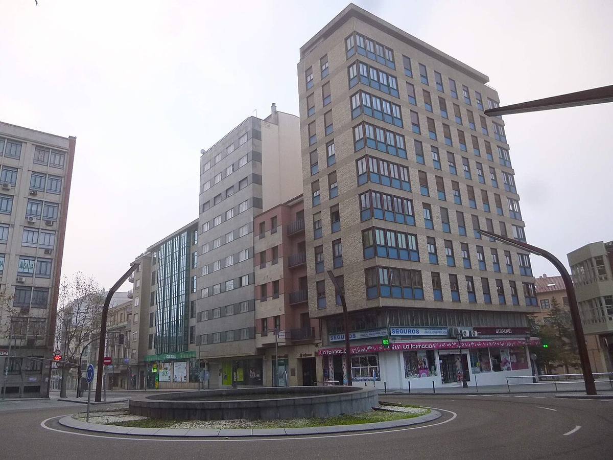 Edificios de viviendas en la Plaza de Alemania de Zamora.