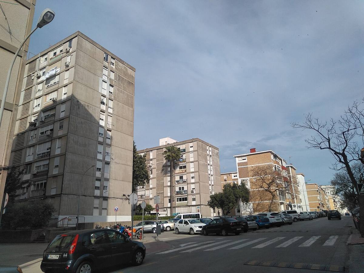 Conjunto de edificios residenciales en un barrio de viviendas subvencionadas.