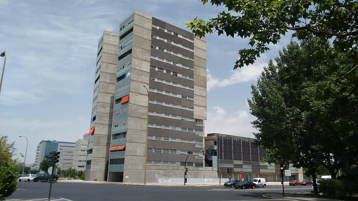 Edificio de viviendas en el barrio de Pradolongo, Madrid.