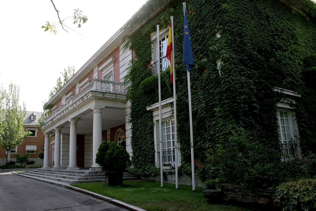 Fachada principal del Palacio de la Moncloa en Madrid.