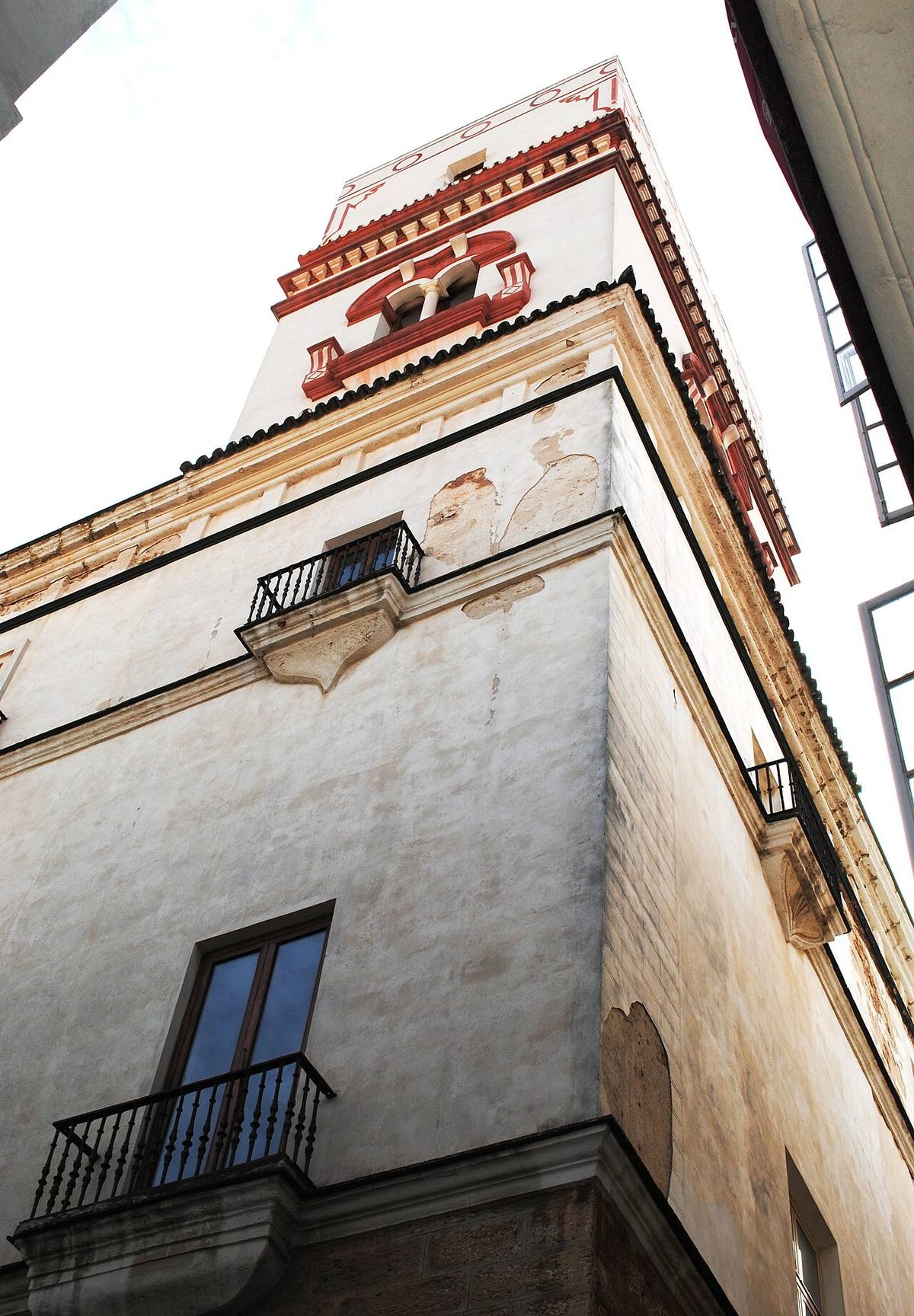 Vista de la Torre Tavira, uno de los edificios emblemáticos del centro histórico de Cádiz.