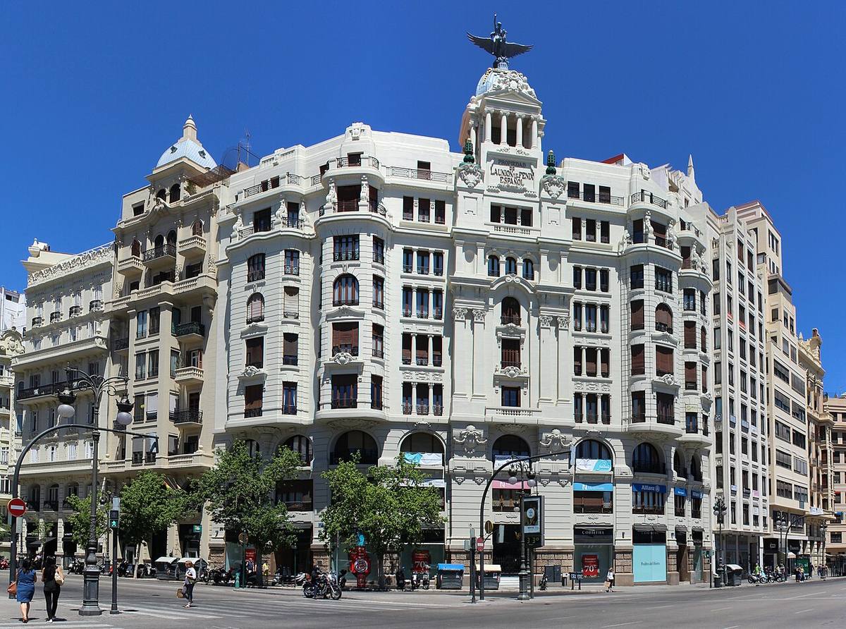 Fachada del edificio de La Unión y el Fénix Español en Valencia.