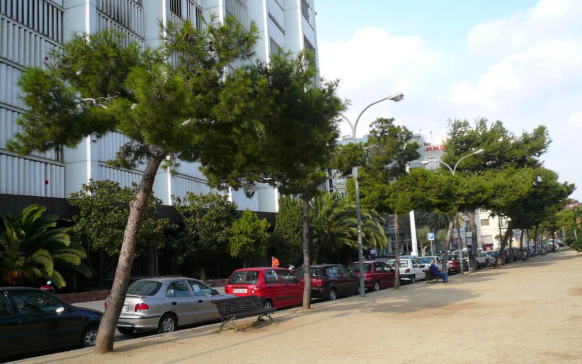 Vista exterior del Edificio Estel en la avenida de Roma, Barcelona.