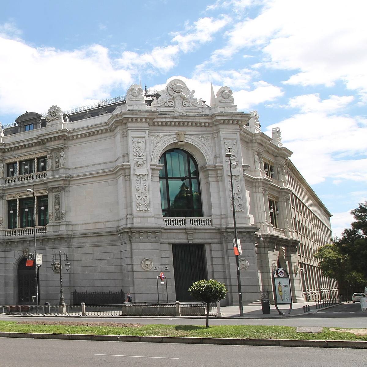 Fachada lateral del Banco de España en Madrid.