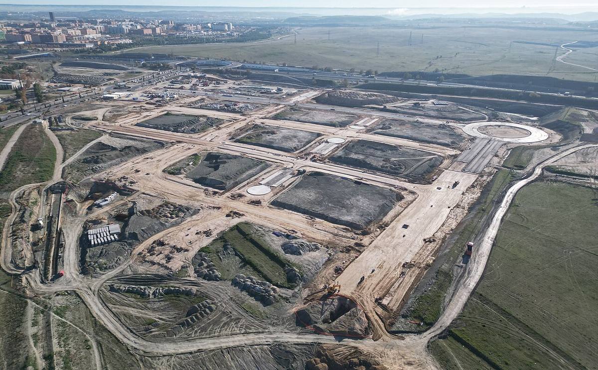 Obras de urbanización en el nuevo desarrollo de Los Berrocales en Madrid.