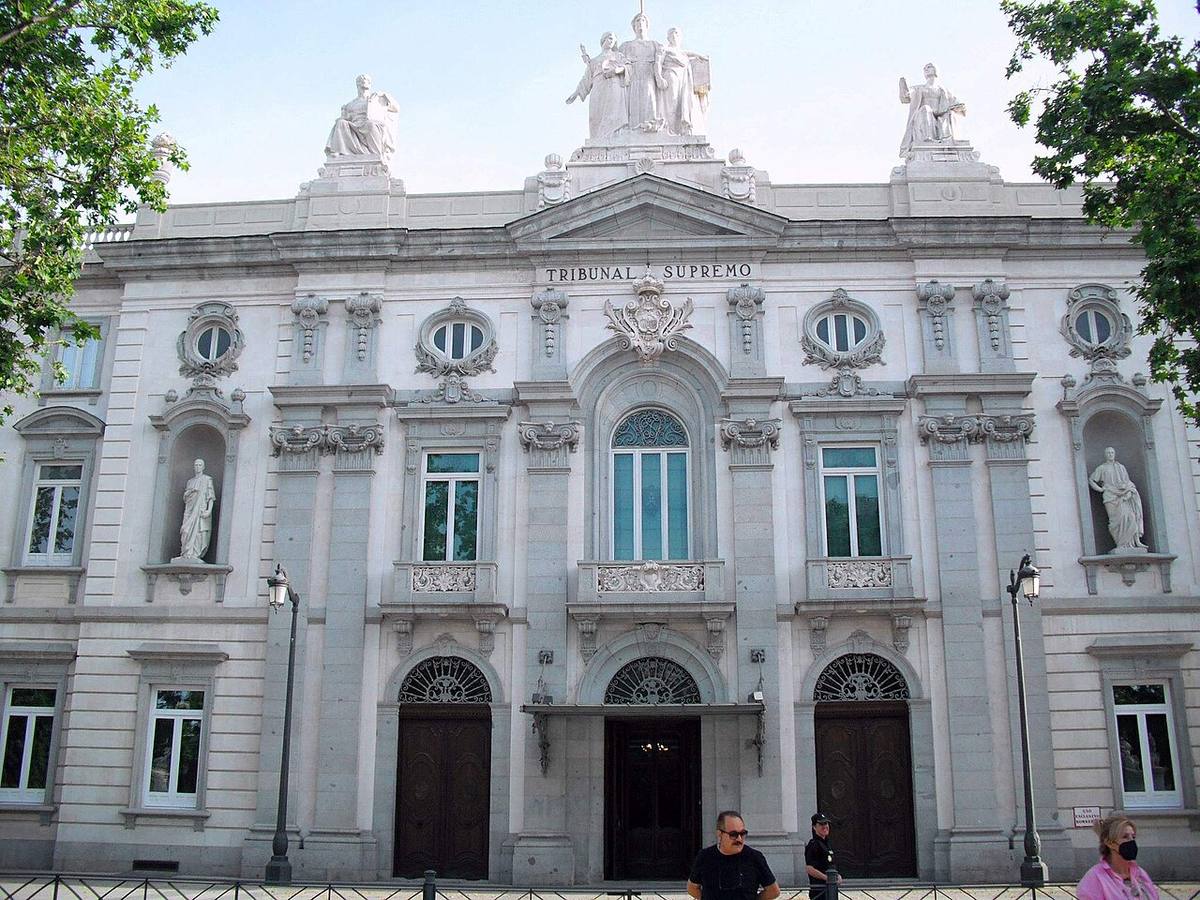 Fachada principal del Tribunal Supremo de España en Madrid.