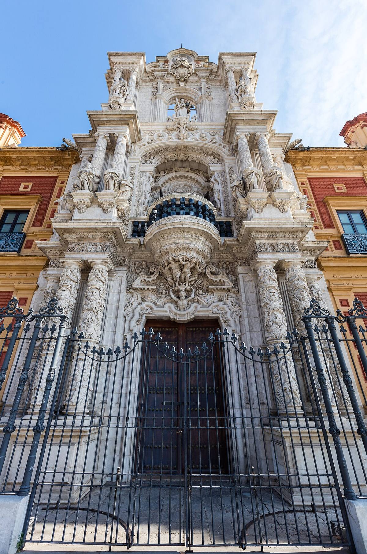 Detalle de la portada barroca del Palacio de San Telmo en Sevilla.
