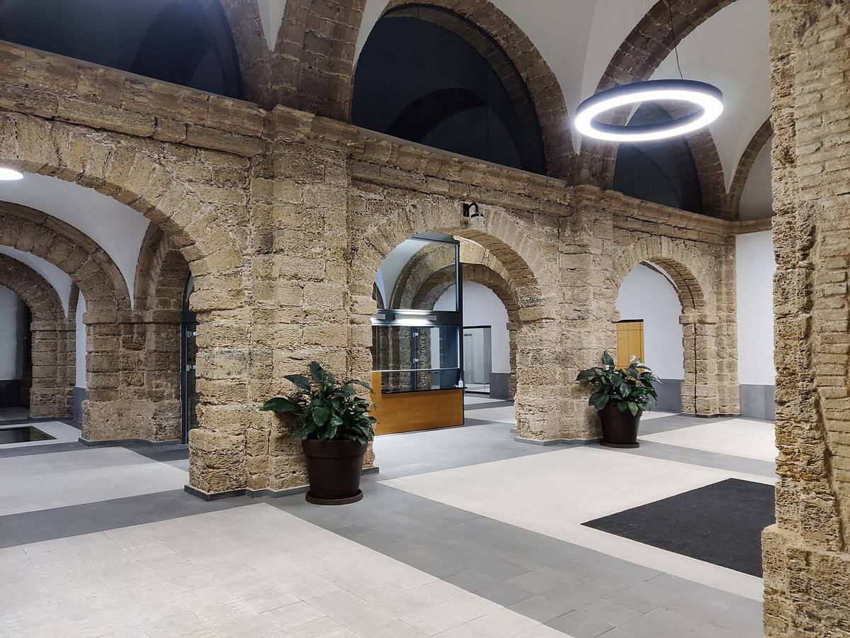 Interior rehabilitado del Ayuntamiento de San Fernando.