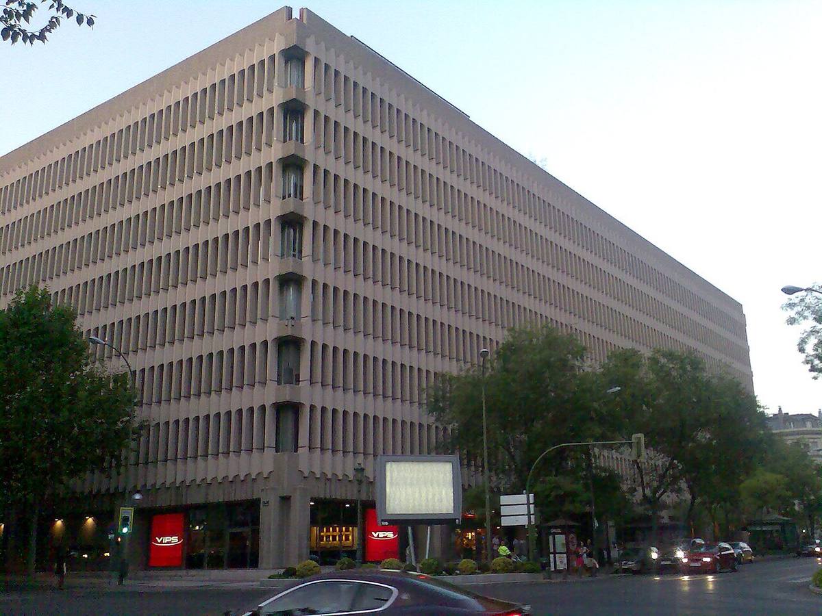 Edificio Beatriz en la intersección de las calles Ortega y Gasset y Velázquez, Madrid.