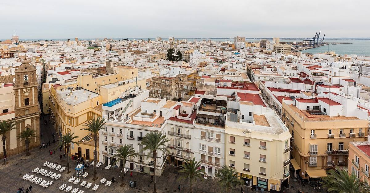 Vista aérea del casco urbano de la ciudad de Cádiz.