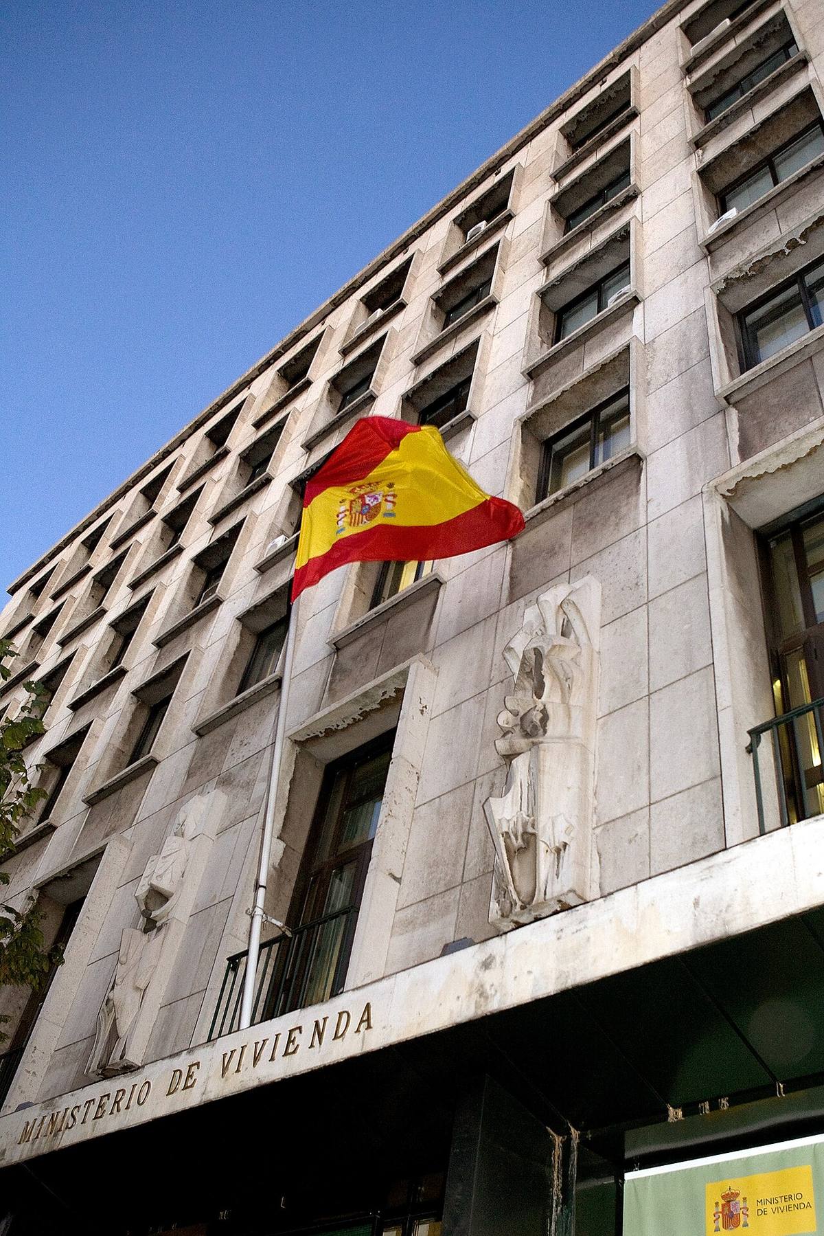 Fachada de la sede del Ministerio de Vivienda y Agenda Urbana en Madrid.