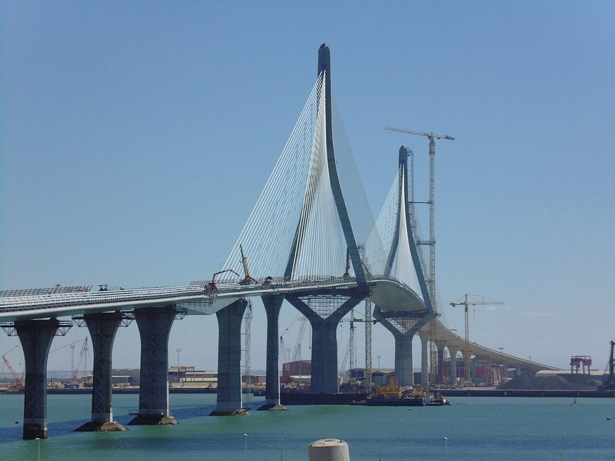Puente de la Constitución de 1812 sobre la Bahía de Cádiz.