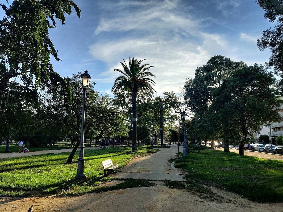 Vista del Parque de El Retiro en Jerez de la Frontera al atardecer.