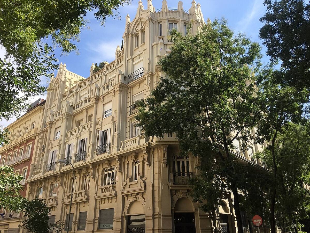 Detalle arquitectónico de las viviendas para el duque de Tovar en Madrid.