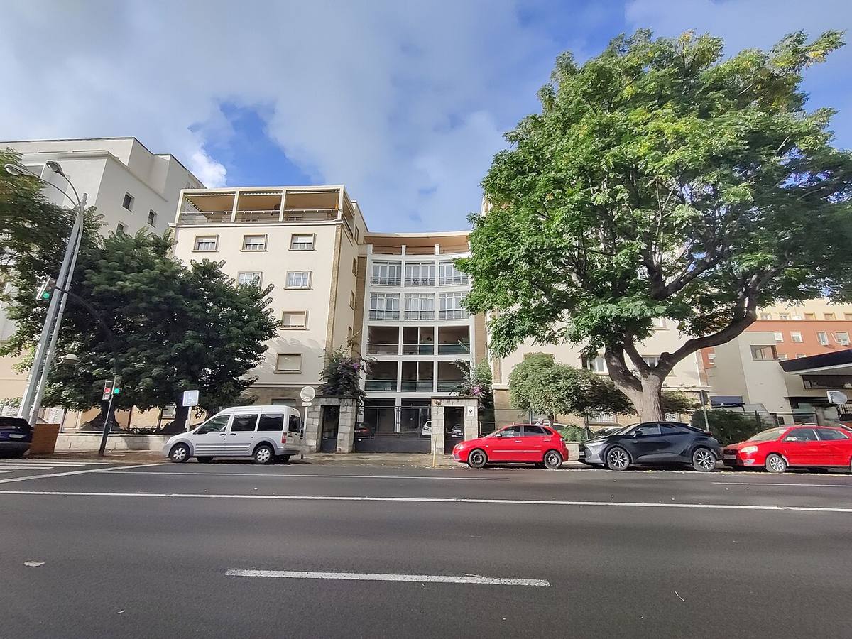 Edificio de viviendas en una avenida de El Puerto de Santa María.