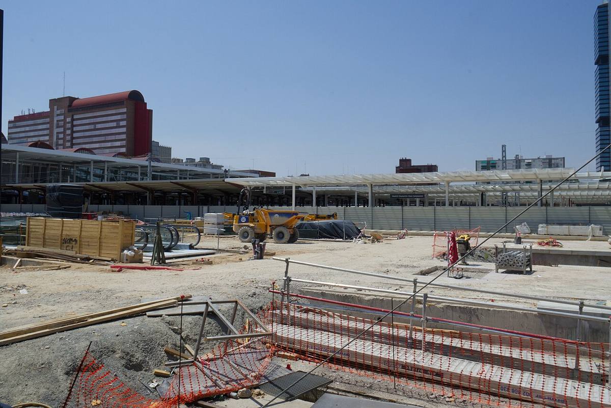 Trabajos de construcción y acondicionamiento en la estación de Madrid-Chamartín.