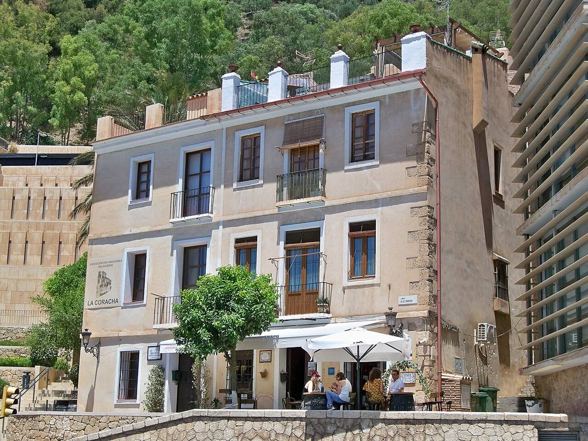 Edificio residencial histórico en la zona de La Coracha, Málaga.