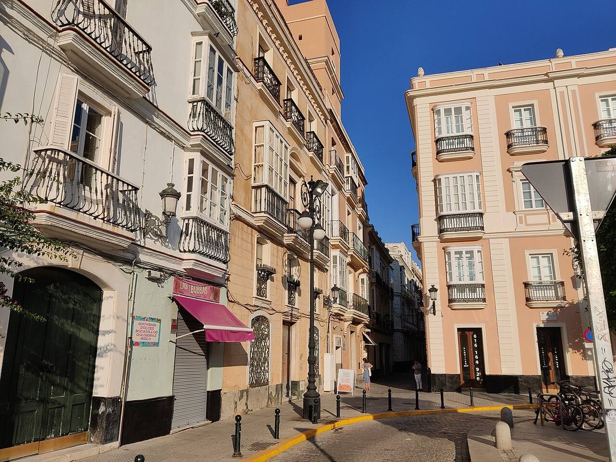 Arquitectura residencial en el entorno de la Plaza de San Antonio, Cádiz.