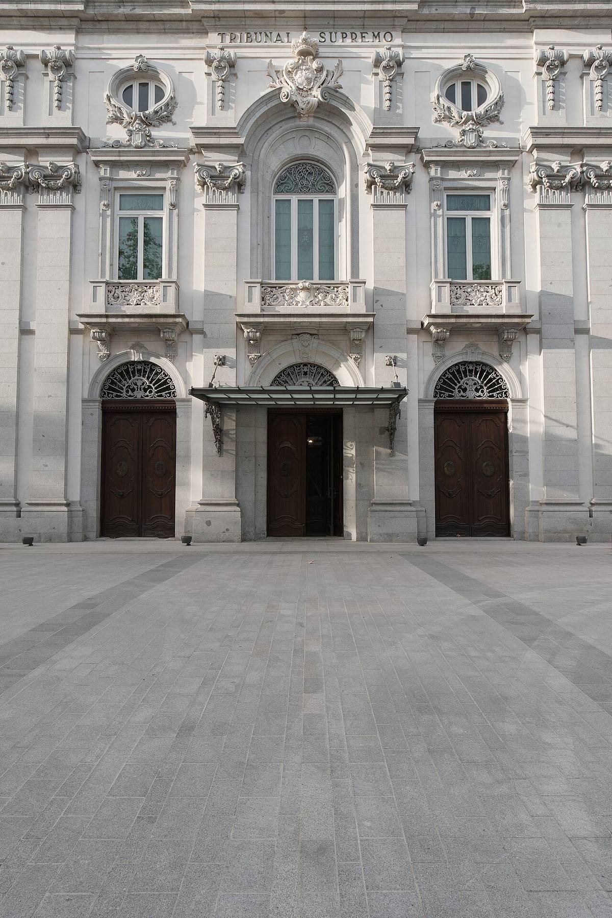 Fachada principal del Tribunal Supremo de España en Madrid.