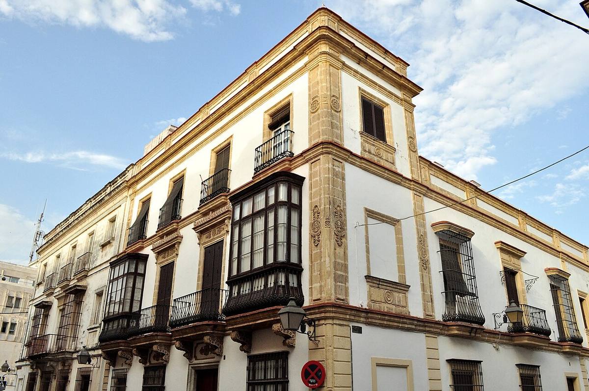 Fachada de la Casa Pedro Alonso en el barrio de San Miguel de Jerez.