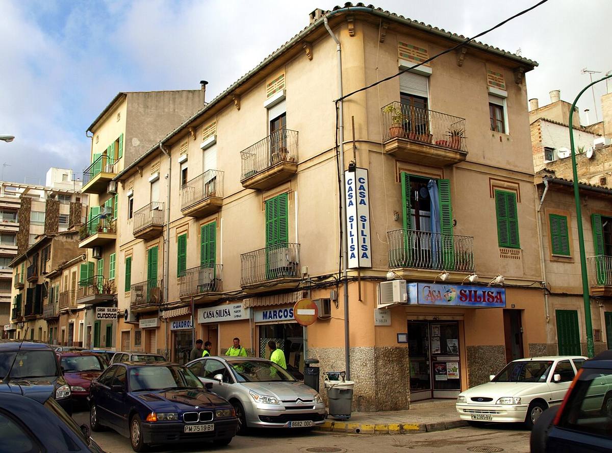 Edificios de viviendas en la calle de Soler, en el barrio de Santa Catalina, Palma de Mallorca.