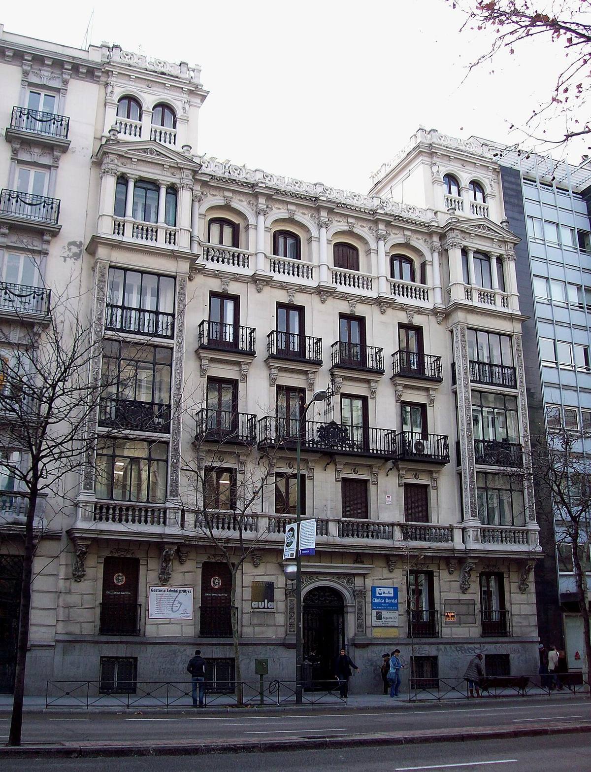 Edificio de viviendas en la calle de Sagasta, Madrid.