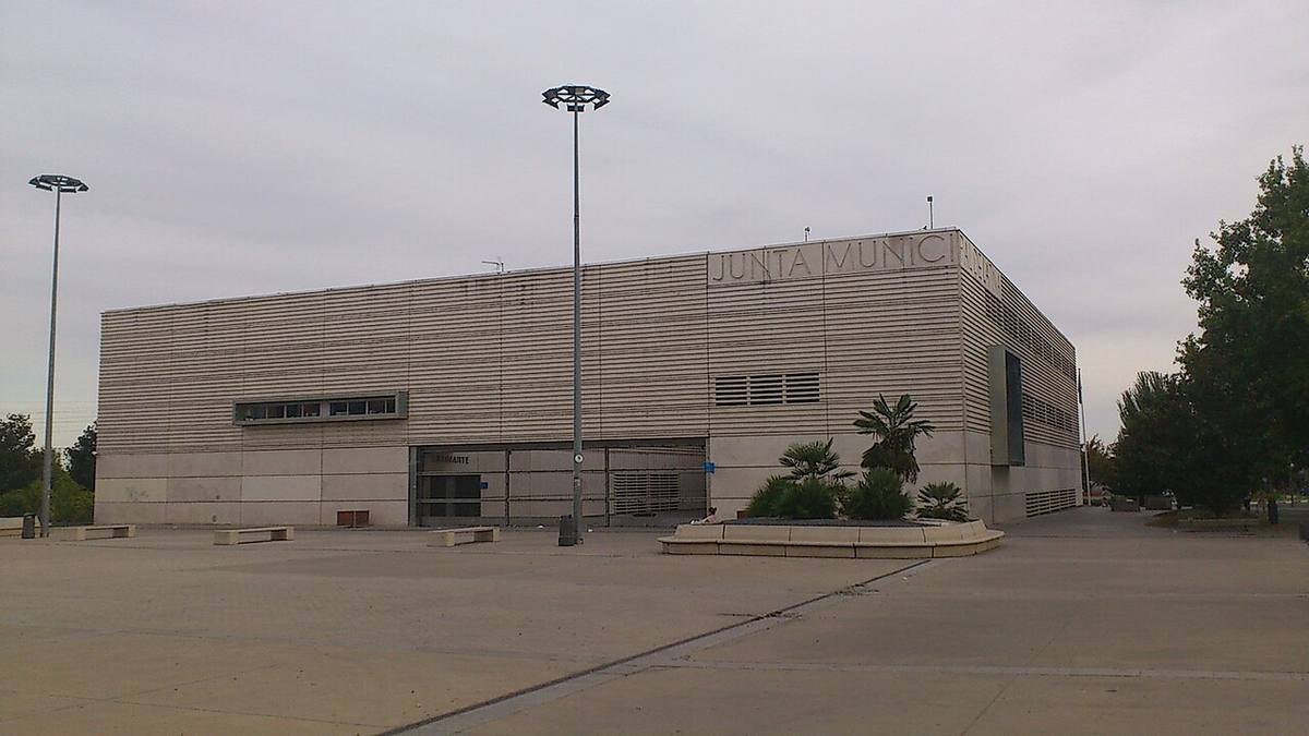 Fachada principal de la Junta Municipal de Latina.