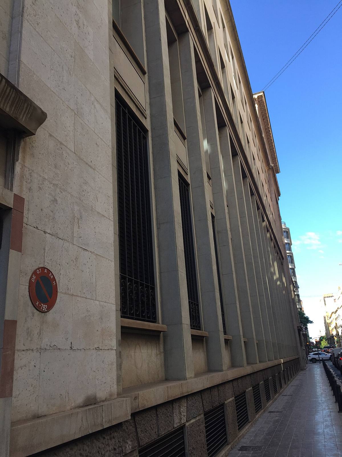 Edificio de la Hacienda Pública en la calle Guillem de Castro, Valencia.