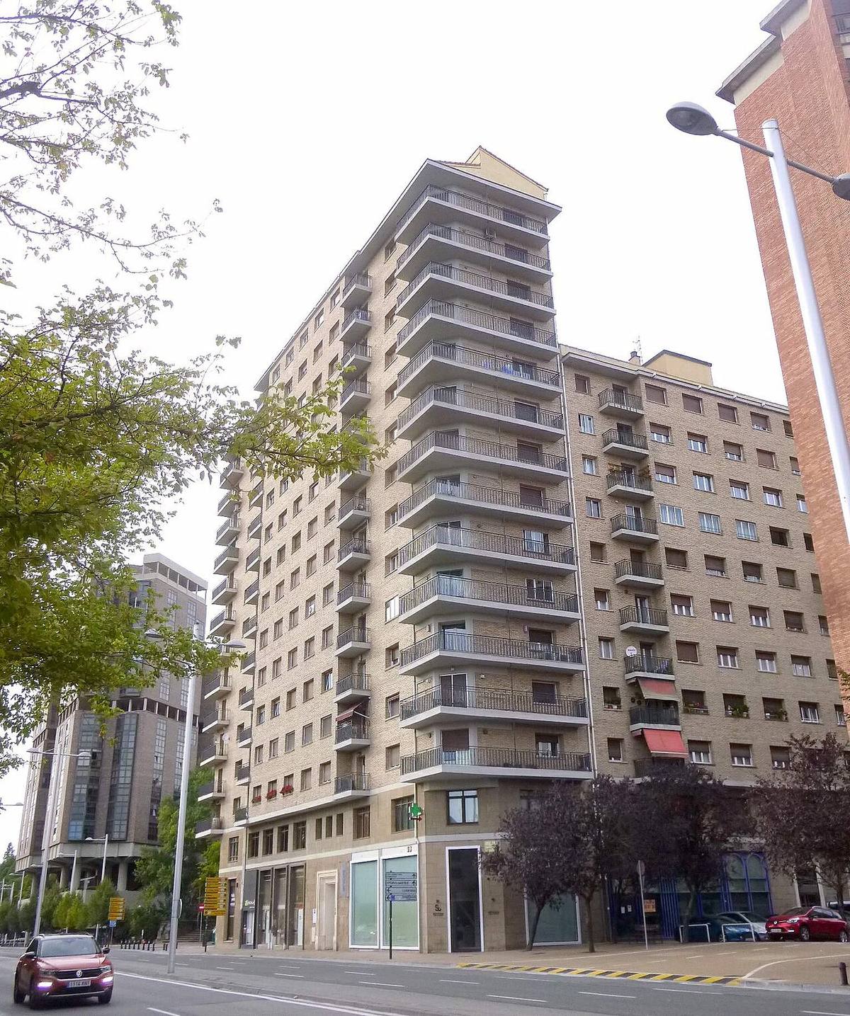 Edificio de apartamentos residenciales en Pamplona, Navarra.