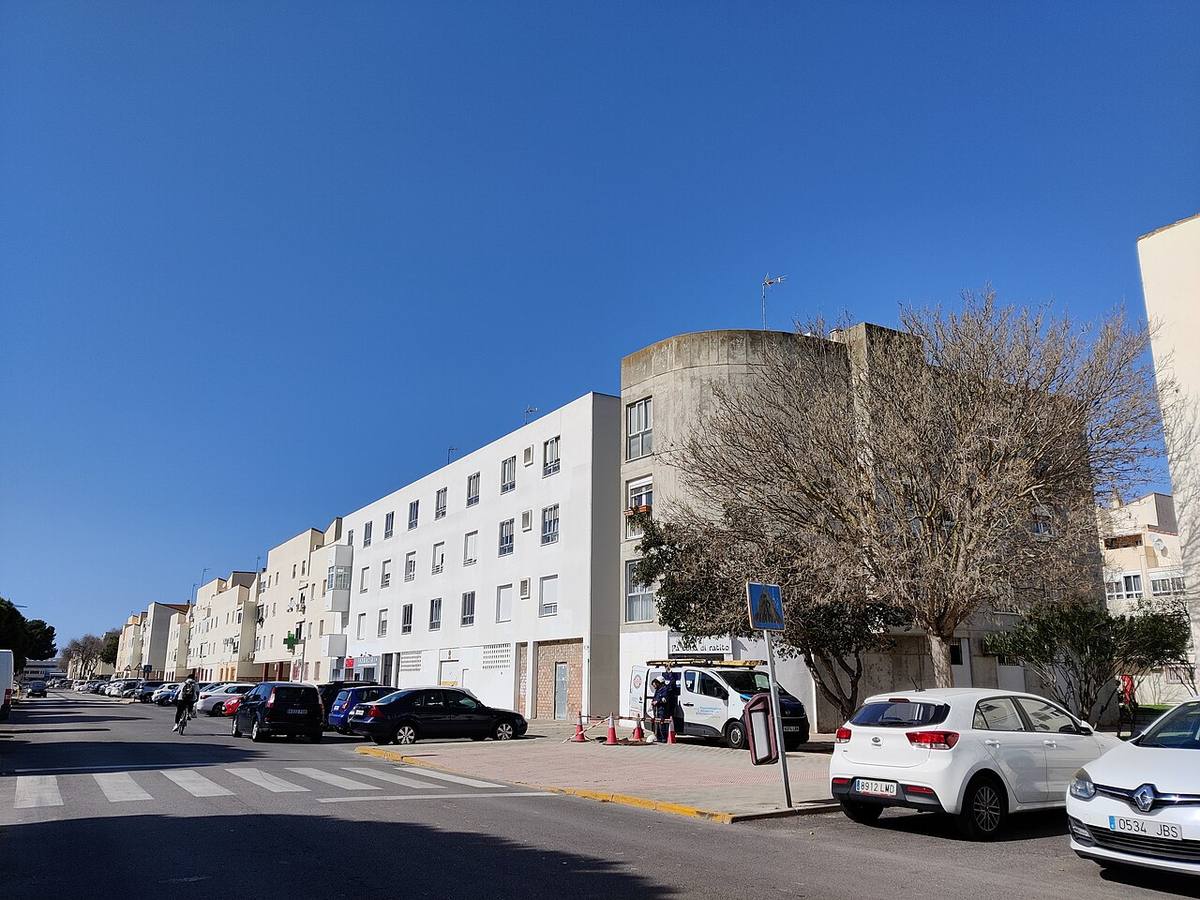 Edificios residenciales en una calle de Puerto Real.