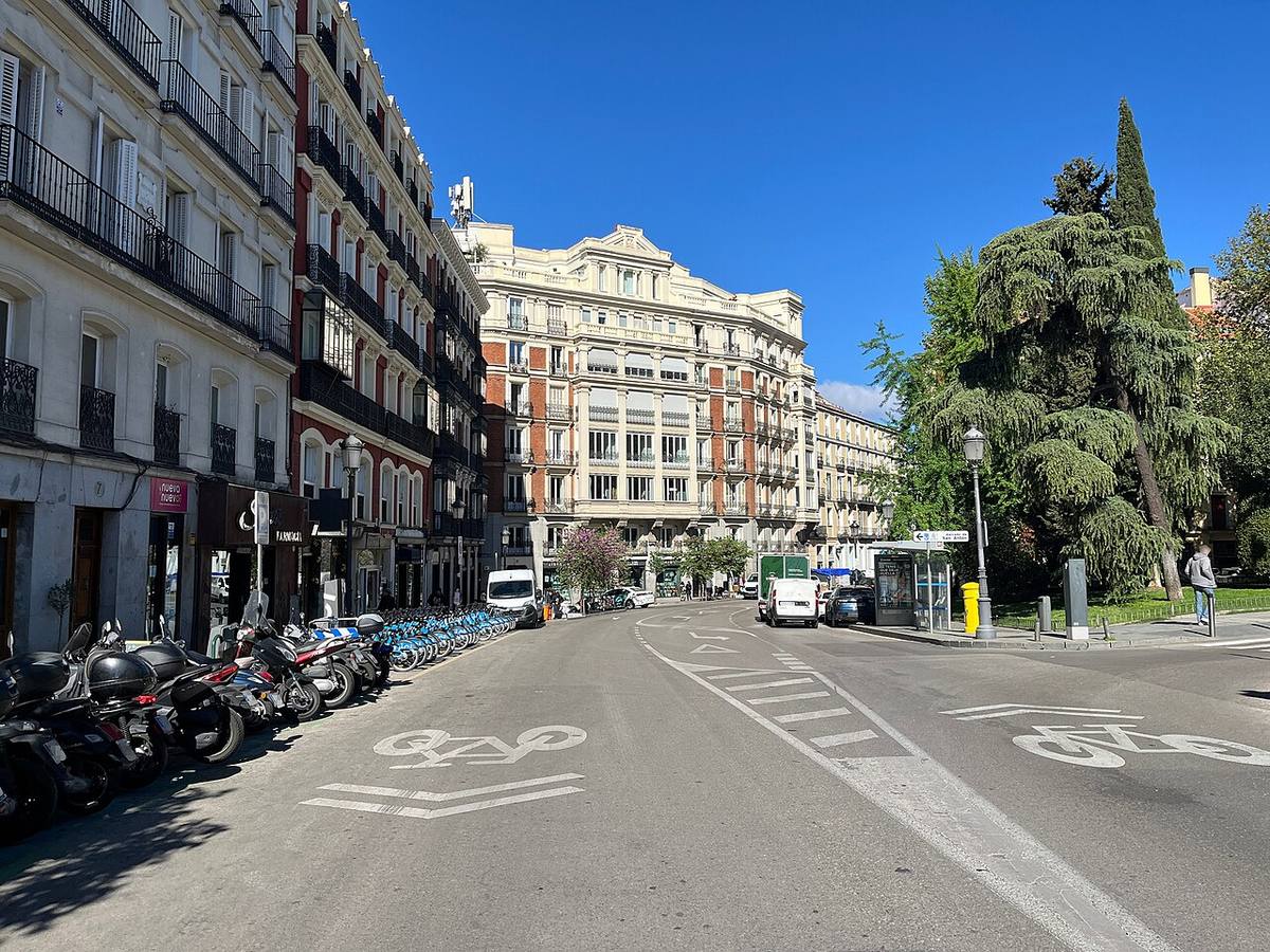 Plaza de las Salesas en el barrio de Justicia, Madrid.